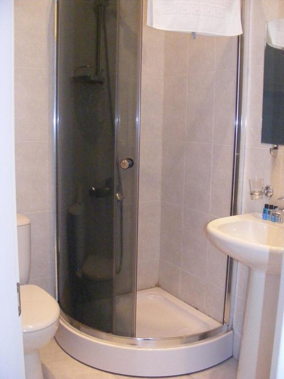 Rcheuli Hotel Батуми Стая снимка