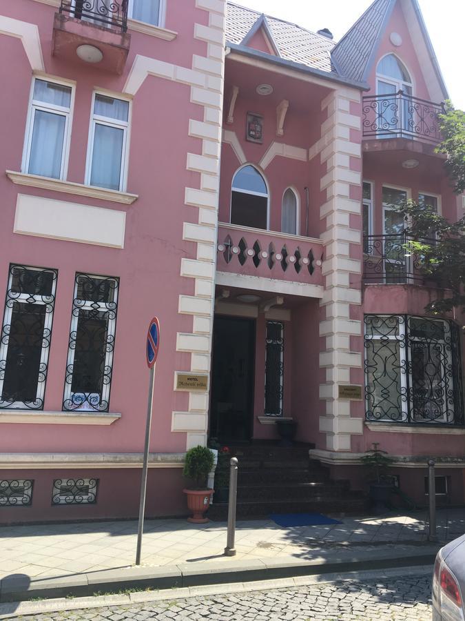 Rcheuli Hotel Батуми Екстериор снимка